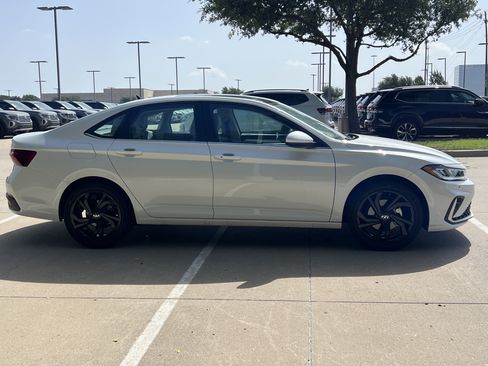 Certified 2026 Volkswagen Jetta SE w/ Black Wheel Package FWD image 10