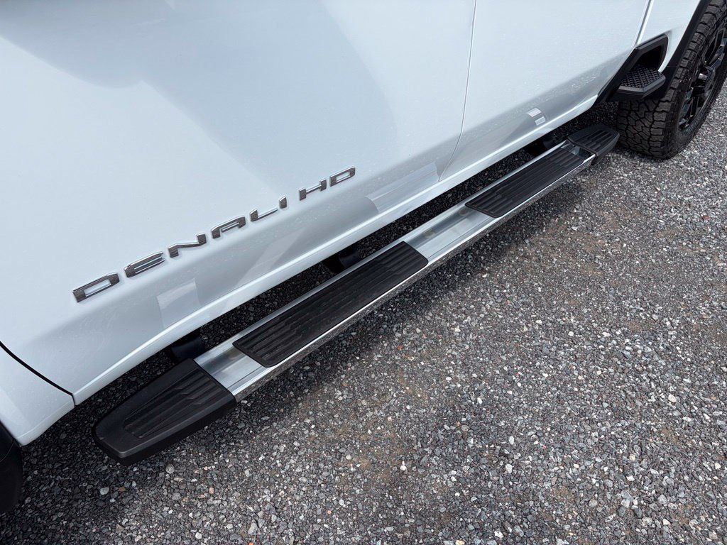Used 2025 GMC Sierra 2500 Denali AWD/4WD image 16