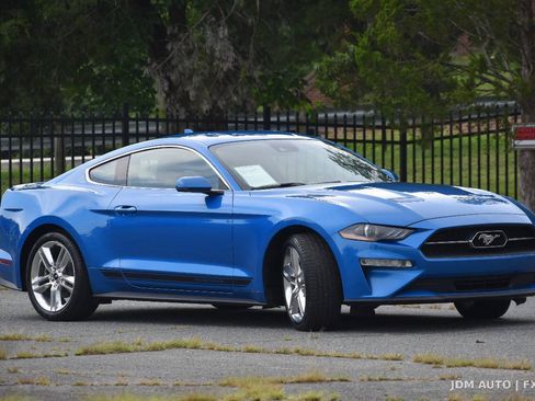 Used 2020 Ford Mustang Premium w/ Equipment Group 201A RWD image 4