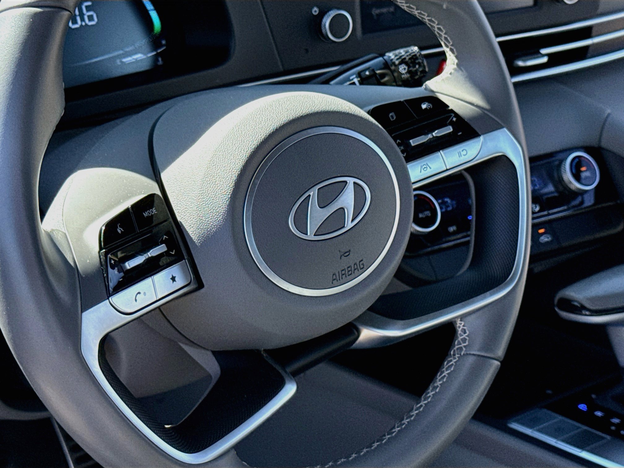 Certified 2025 Hyundai Elantra Sport FWD image 12