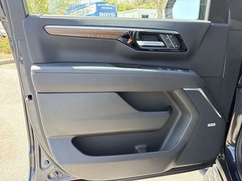 Used 2025 Chevrolet Suburban High Country w/ Sun And Tow Package AWD/4WD image 23