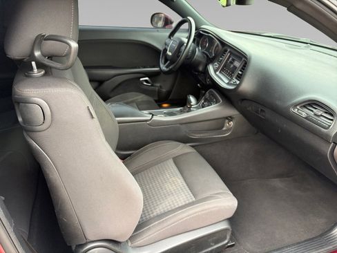 Used 2019 Dodge Challenger SXT image 7