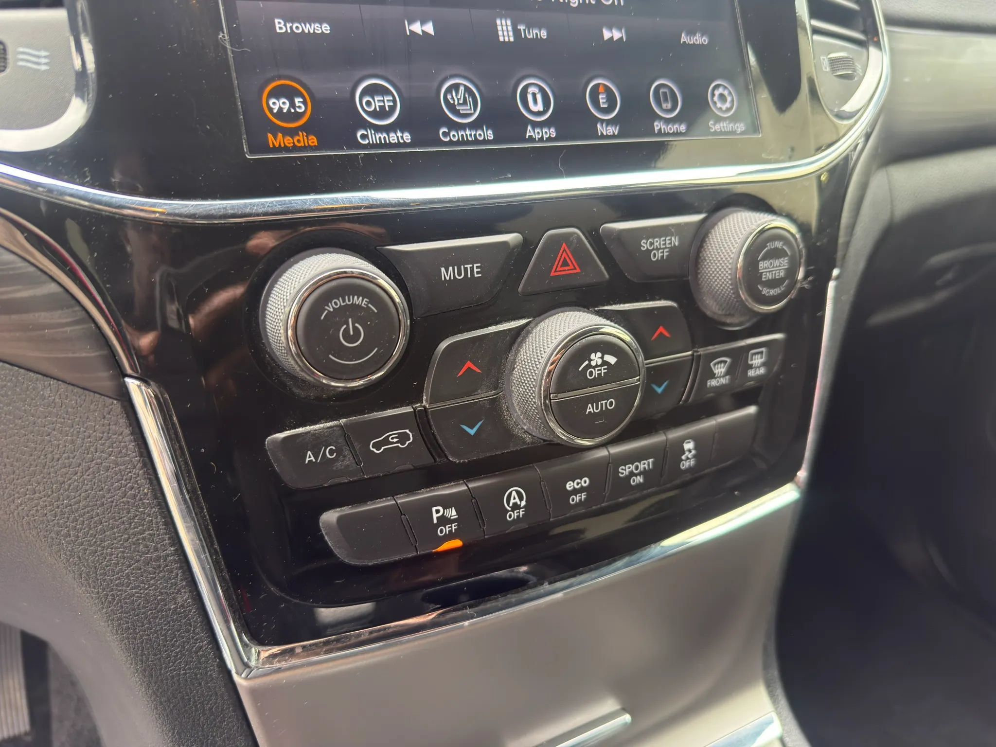 Used 2021 Jeep Grand Cherokee Laredo X AWD/4WD image 14