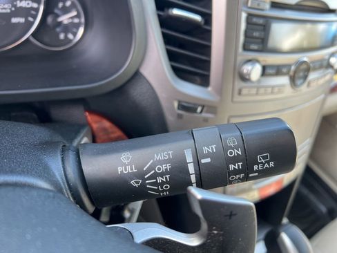 Used 2010 Subaru Outback 2.5i Limited image 14