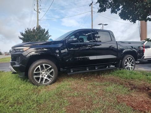 Used 2023 Chevrolet Colorado Z71 w/ Z71 Convenience Package 2 AWD/4WD image 2