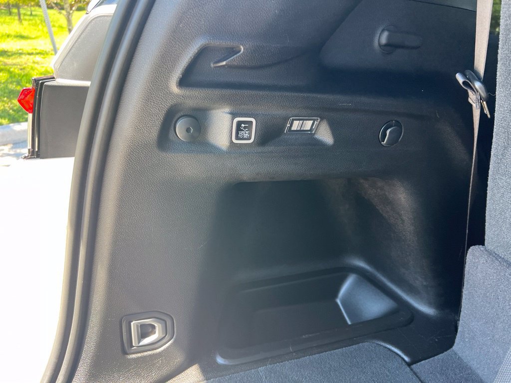 Used 2024 Jeep Grand Cherokee L Limited RWD image 13