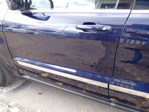 Used 2012 Jeep Grand Cherokee Laredo w/ Laredo E Group image 18