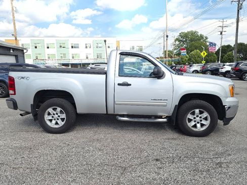 Used 2010 GMC Sierra 1500 SLE w/ SLE Preferred Package AWD/4WD image 4