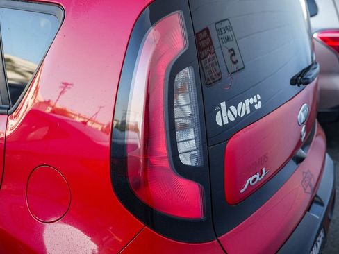 Used 2016 Kia Soul + image 7