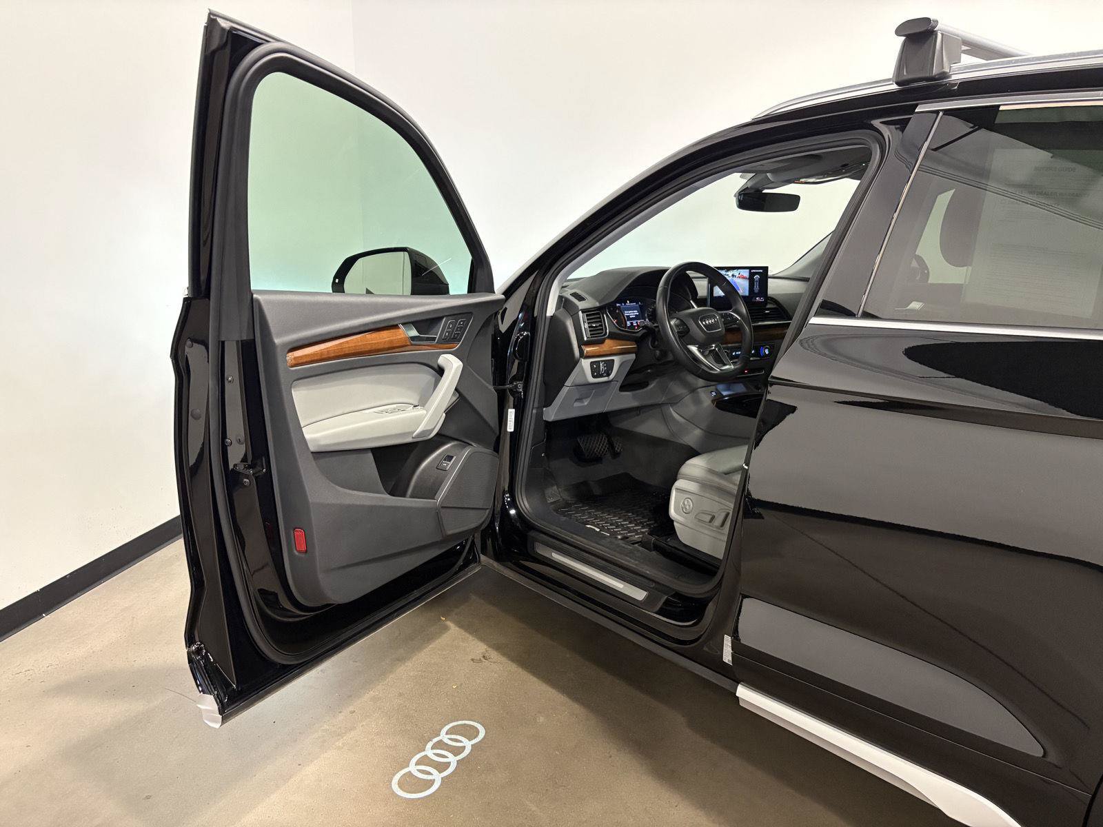 Used 2021 Audi Q5 2.0T Premium w/ Convenience Package AWD/4WD image 12