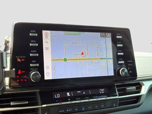 Used 2024 Toyota Sienna XSE w/ XSE Plus Package FWD image 8