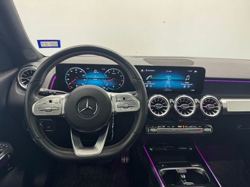 Used 2022 Mercedes-Benz GLB 250 image 3