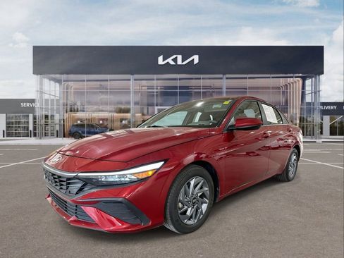 Used 2024 Hyundai Elantra SEL image 4