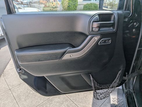 Used 2017 Jeep Wrangler Freedom Edition image 10