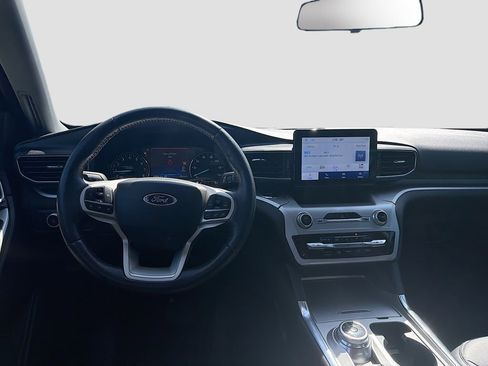 Used 2022 Ford Explorer XLT w/ Equipment Group 202A image 22