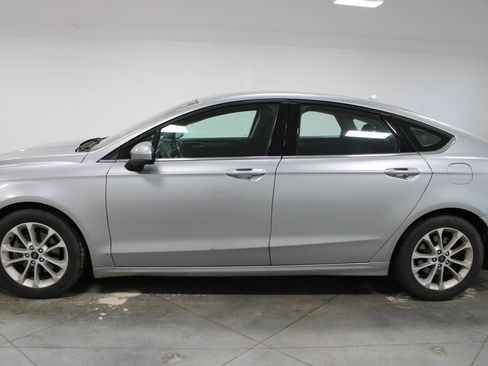 Used 2020 Ford Fusion SE image 6