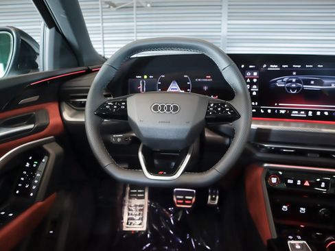 New 2025 Audi SQ5 Prestige image 18