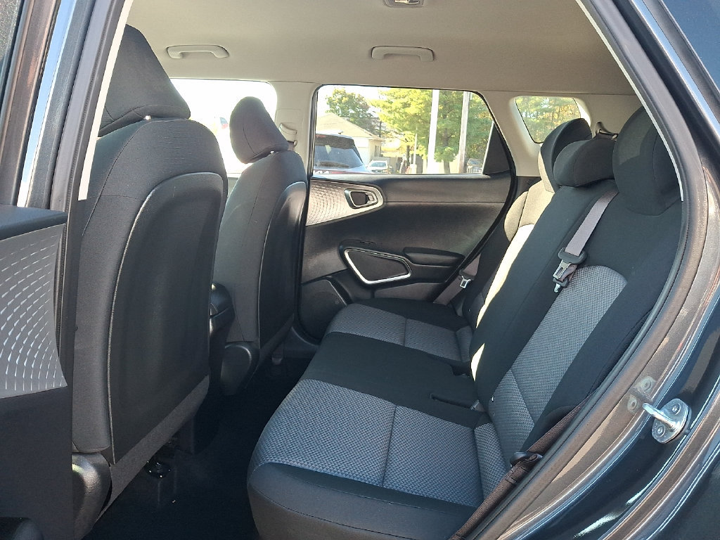 Used 2023 Kia Soul LX FWD image 14