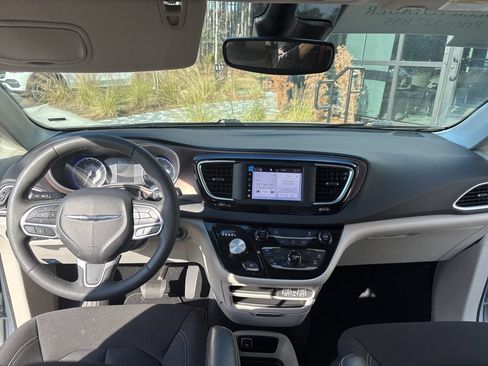 Used 2024 Chrysler Voyager LX FWD image 48