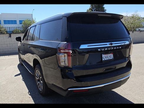 Used 2023 Chevrolet Suburban LS RWD image 6