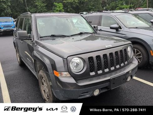Used 2016 Jeep Patriot Sport w/ Power Value Group AWD/4WD image 9