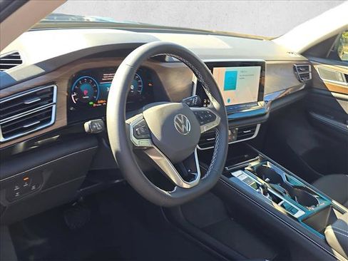 New 2026 Volkswagen Atlas SE FWD image 5