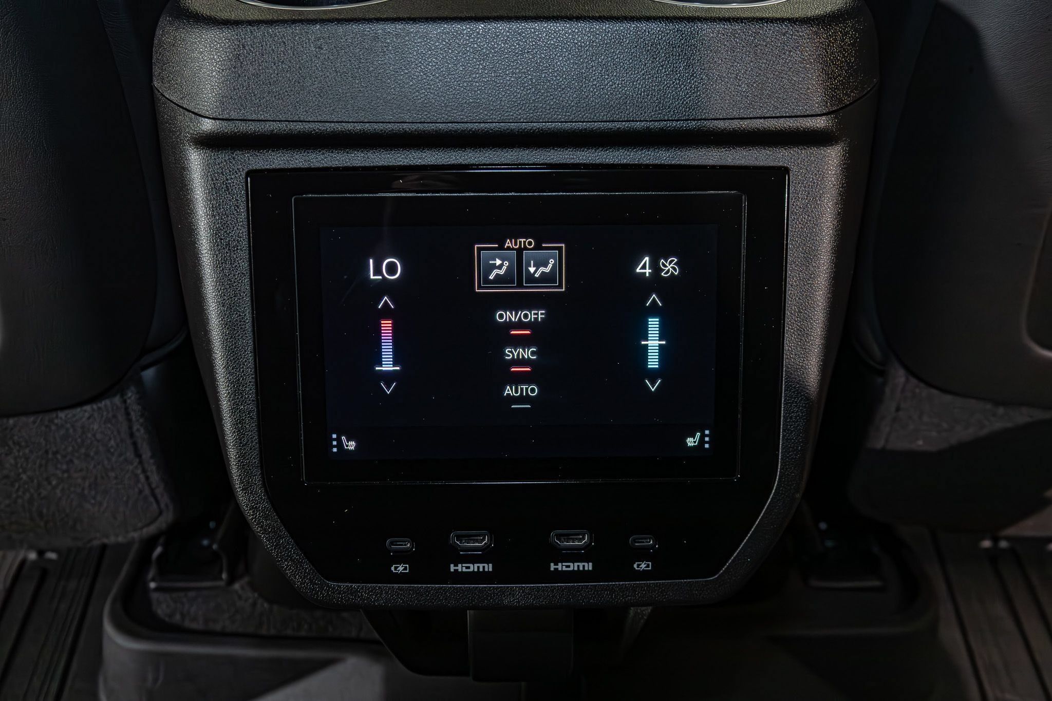 Used 2025 GMC Yukon AT4 Ultimate w/ LPO, Illumination Package AWD/4WD image 23