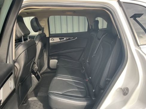 Used 2022 Lincoln Nautilus Reserve w/ Equipment Group 202A image 18