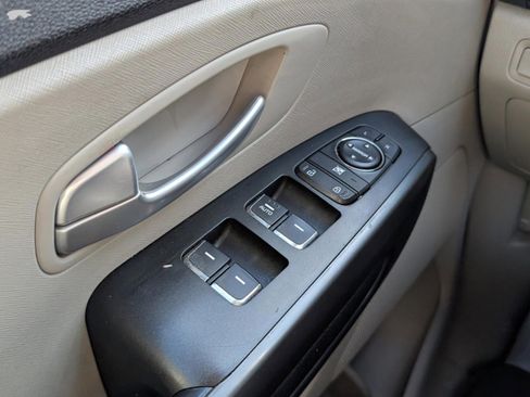 Used 2021 Kia Sedona EX image 45