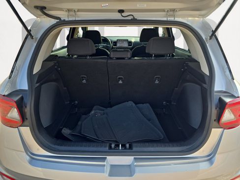 Used 2024 Hyundai Venue SEL image 12