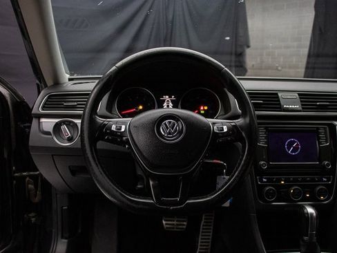 Used 2018 Volkswagen Passat 2.0T R-Line image 24