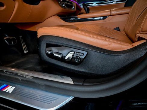 Used 2022 BMW 750i xDrive w/ Luxury Rear Seating Package AWD/4WD image 17