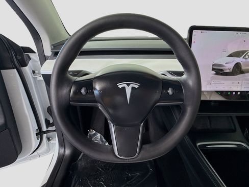 Used 2023 Tesla Model Y Long Range image 13
