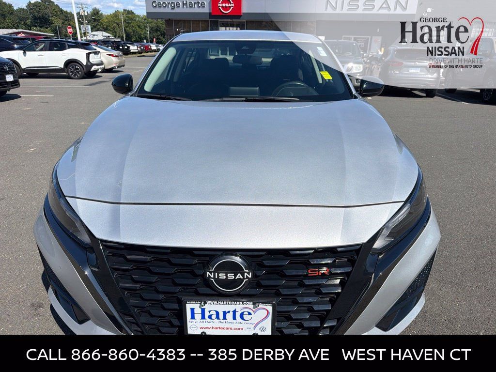 Certified 2024 Nissan Altima 2.5 SR w/ SR Premium Package AWD/4WD image 2