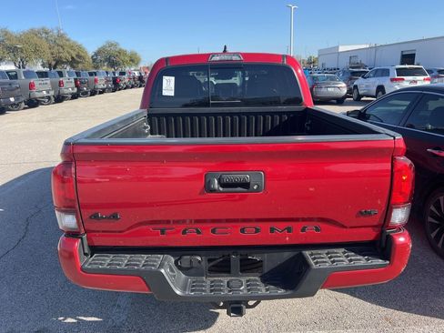 Used 2023 Toyota Tacoma SR5 w/ Technology Package image 5
