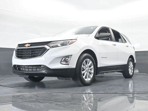 Used 2018 Chevrolet Equinox LS image 51