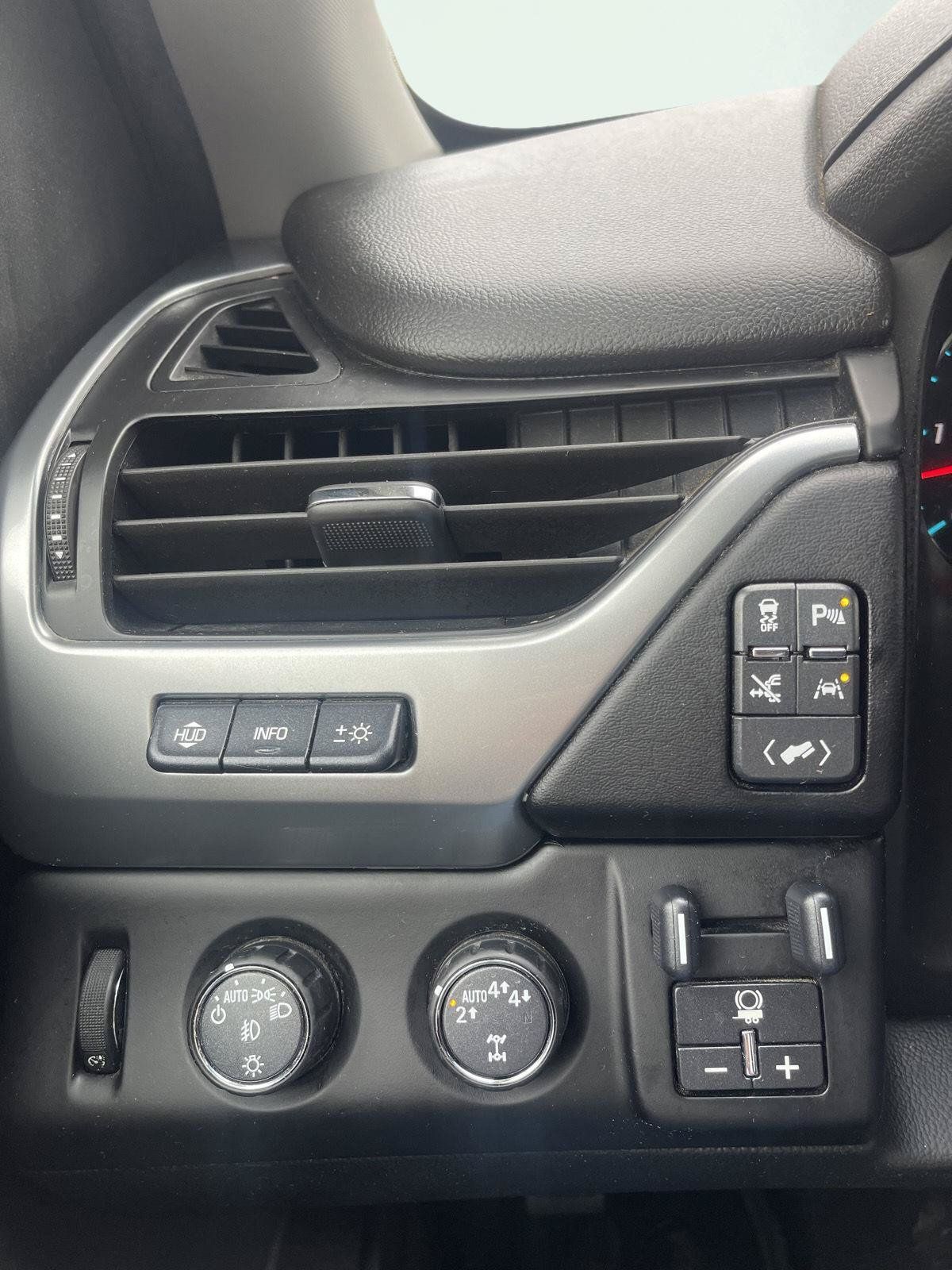 Used 2018 Chevrolet Tahoe Premier AWD/4WD image 17