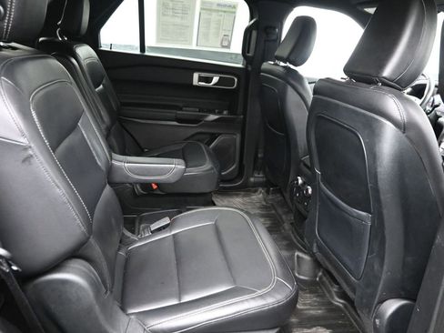 Used 2020 Ford Explorer XLT w/ Equipment Group 202A image 8