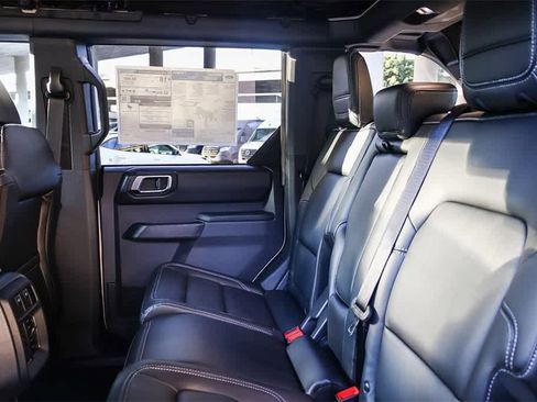 New 2025 Ford Bronco Outer Banks w/ Sasquatch Package image 18