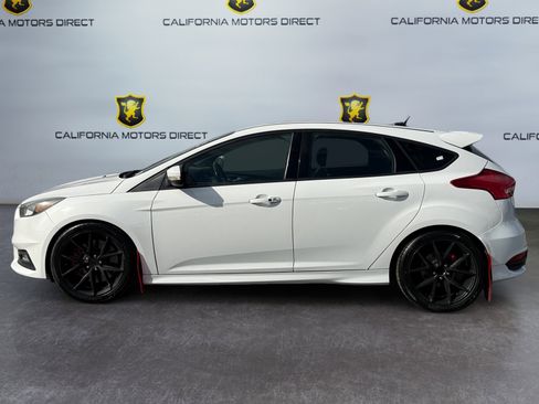 Used 2016 Ford Focus ST image 2