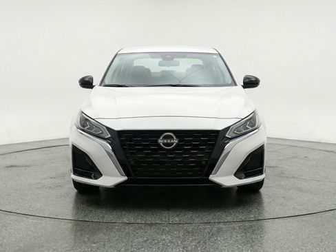 Used 2025 Nissan Altima 2.5 SV image 2