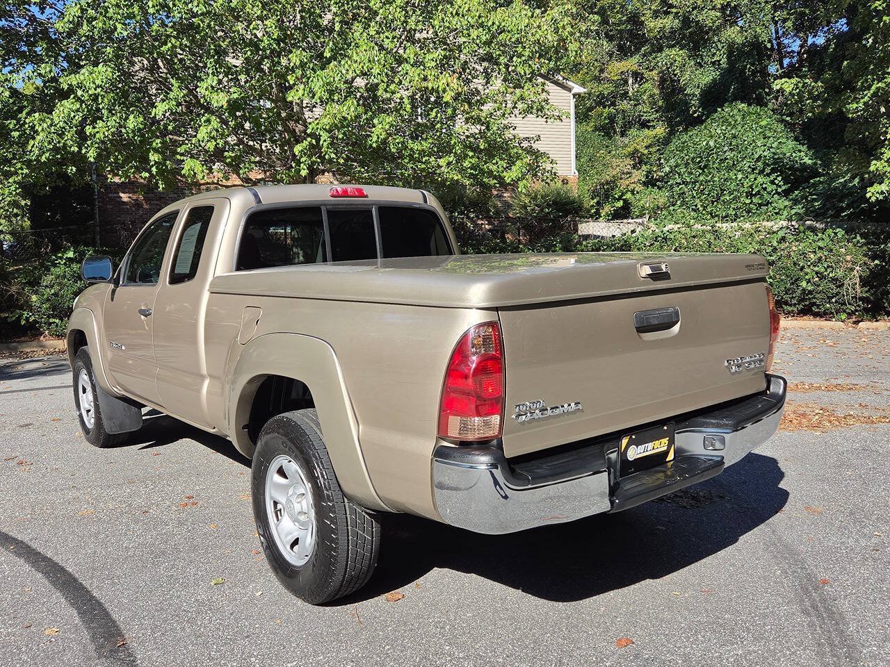 Used 2005 Toyota Tacoma PreRunner RWD image 3