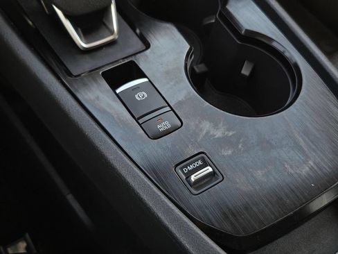Used 2025 Nissan Rogue SV FWD image 19