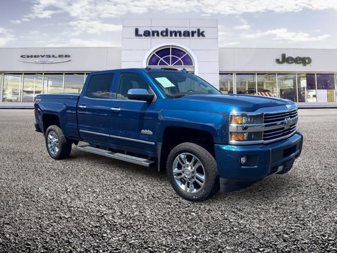 Used 2015 Chevrolet Silverado 2500 High Country w/ High Country Premium Package AWD/4WD image 19