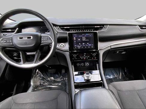 Used 2023 Jeep Grand Cherokee Laredo w/ Luxury Tech Group I AWD/4WD image 15