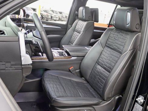 Used 2025 Cadillac Escalade Sport Platinum w/ LPO, ONYX Package AWD/4WD image 35
