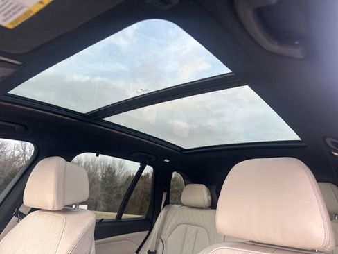 Used 2019 BMW X5 xDrive50i w/ M Sport Package image 22