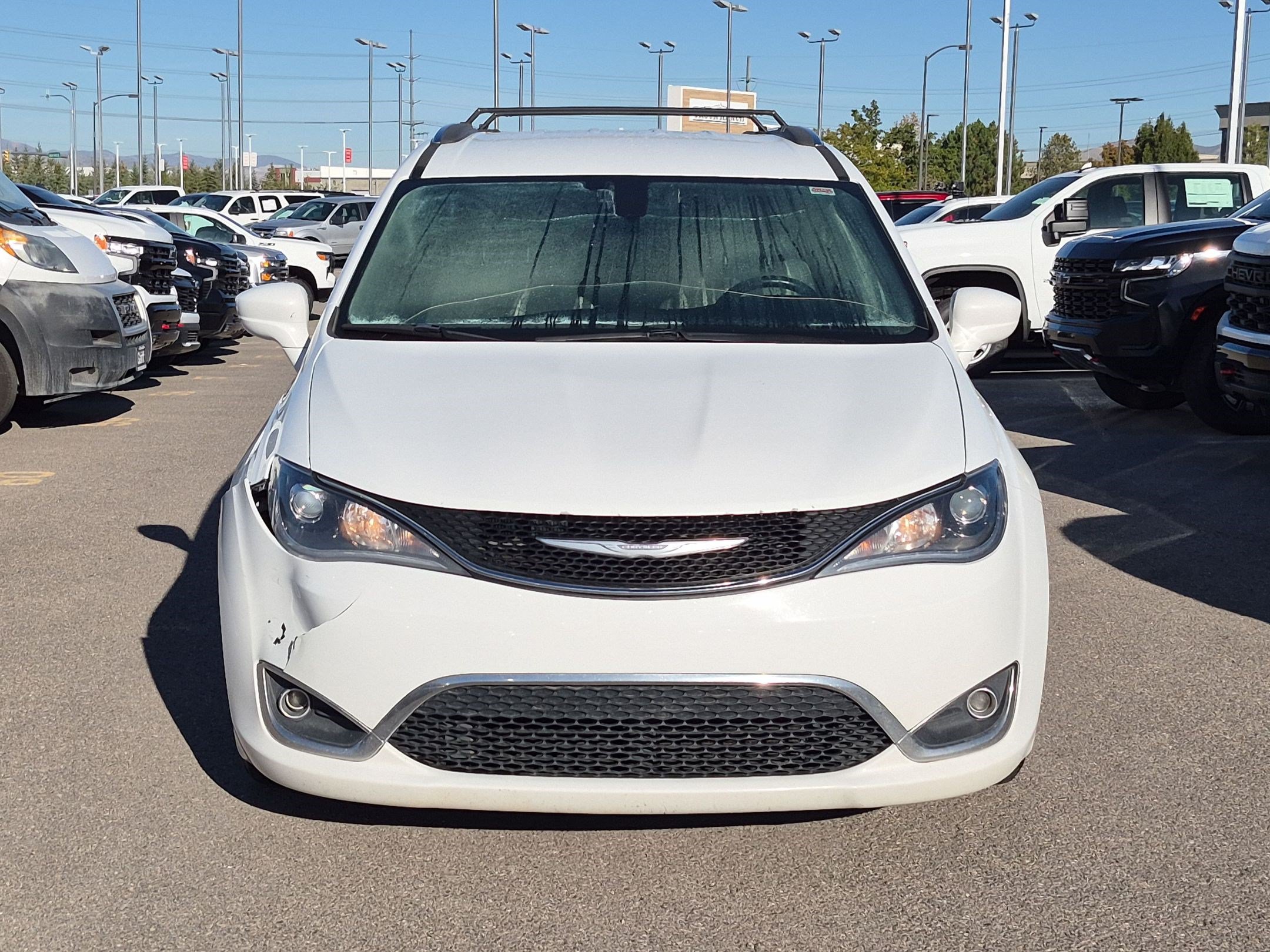 Used 2017 Chrysler Pacifica Touring-L Plus w/ Tire & Wheel Group FWD image 9