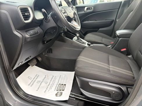 Used 2025 Hyundai Venue SEL FWD image 20