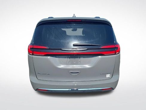 Used 2022 Chrysler Pacifica Limited FWD image 4